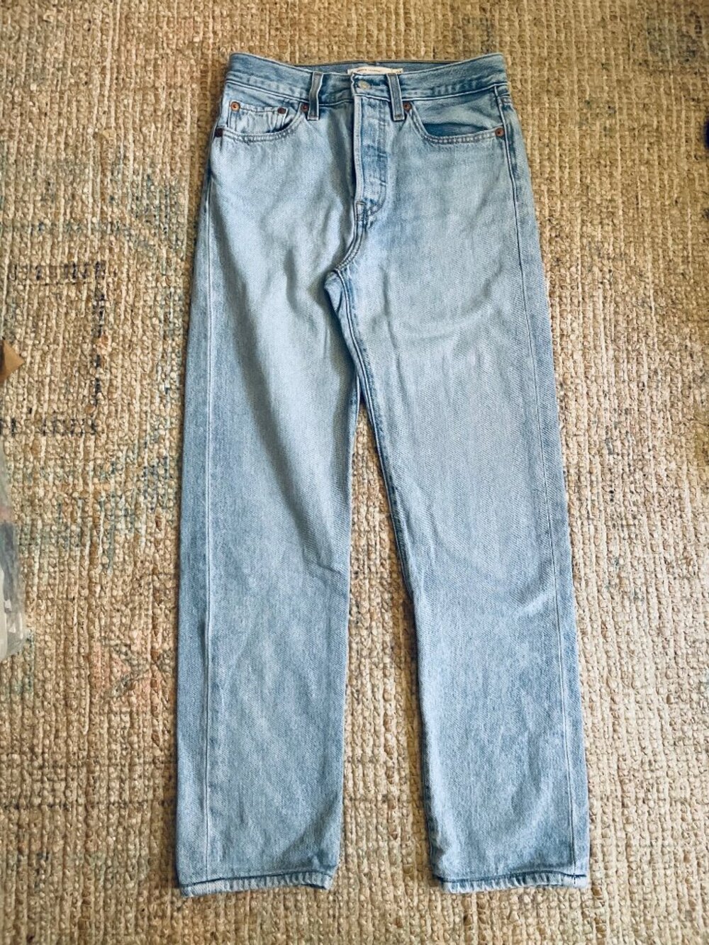 Levi’s Premium Wedgie Straight Jeans Women’s 24 Light Wash Leather EUC